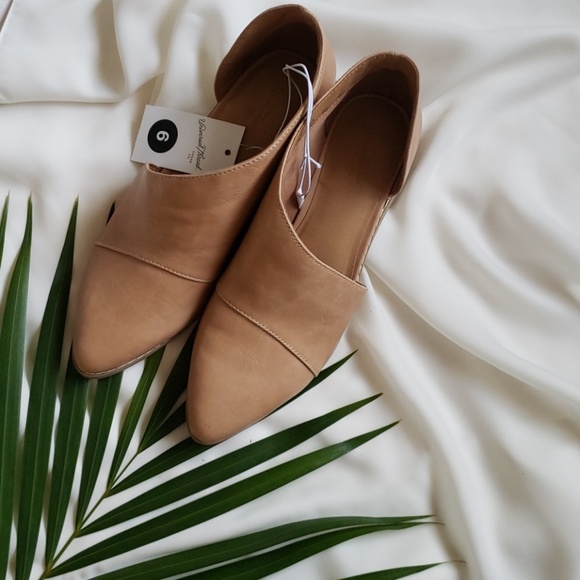 Sold NWT Women's Cut Out Bootie-Tan - Picture 2 of 4